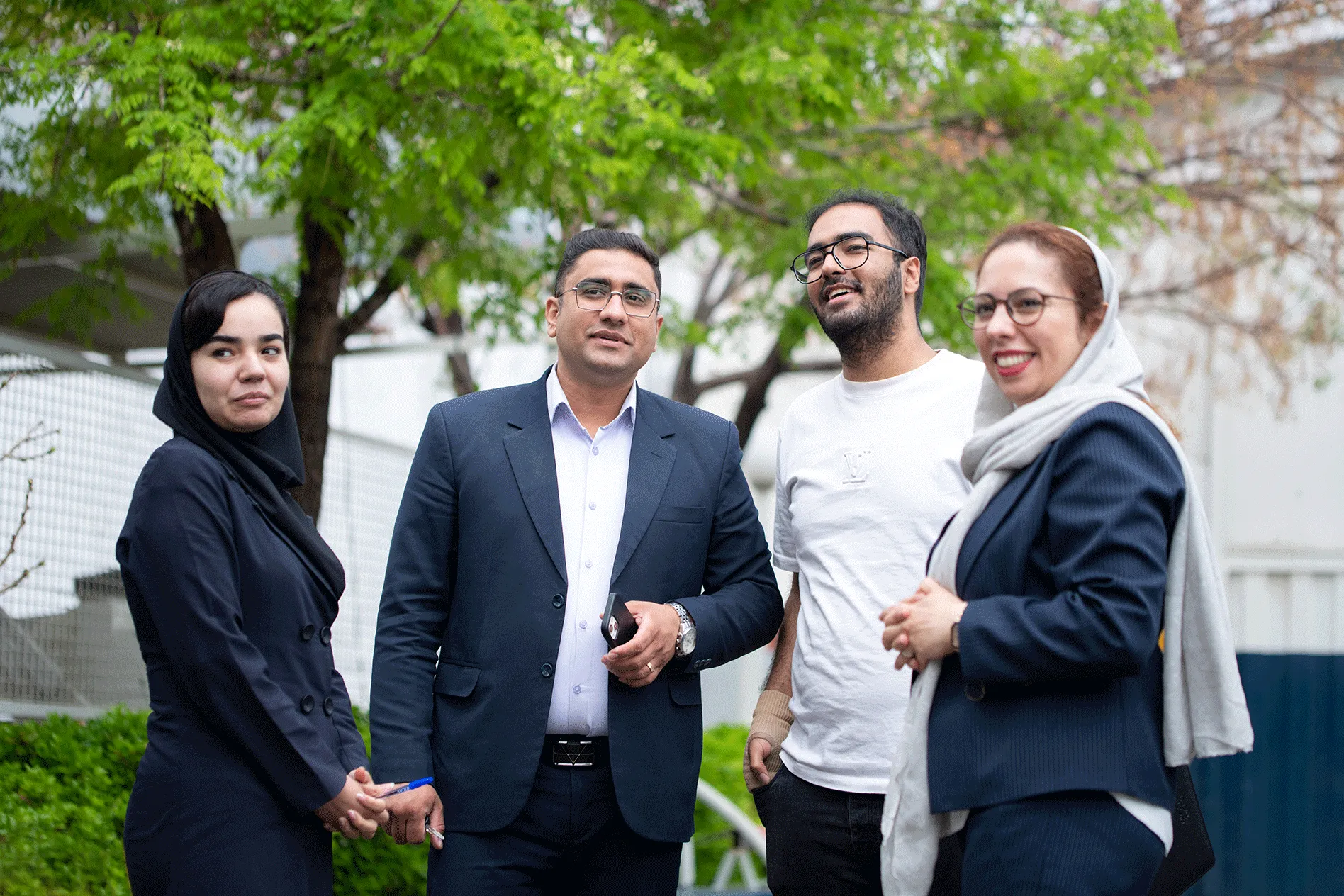 تیم اداری معین خودرو در محیط کار